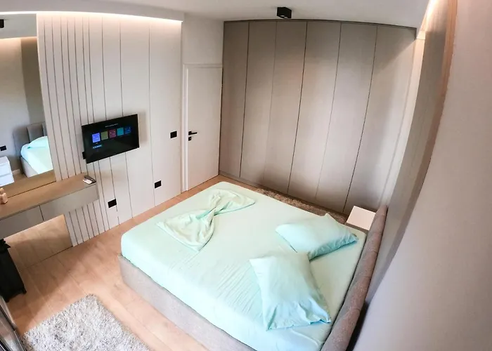 Roza's Center アパート ティラナ