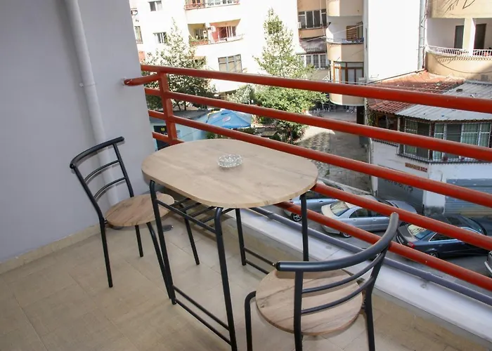 Roza's Center Lägenhet Tirana